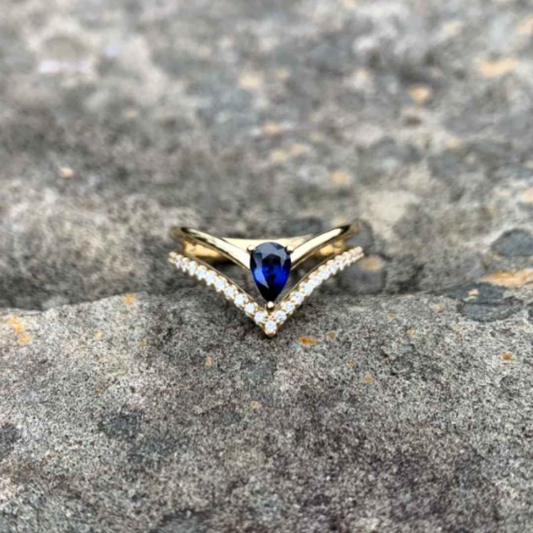 BLUE SAPPHIRE ENGAGEMENT RING